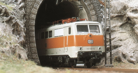 2 portali tunnel per catenaria binario singolo