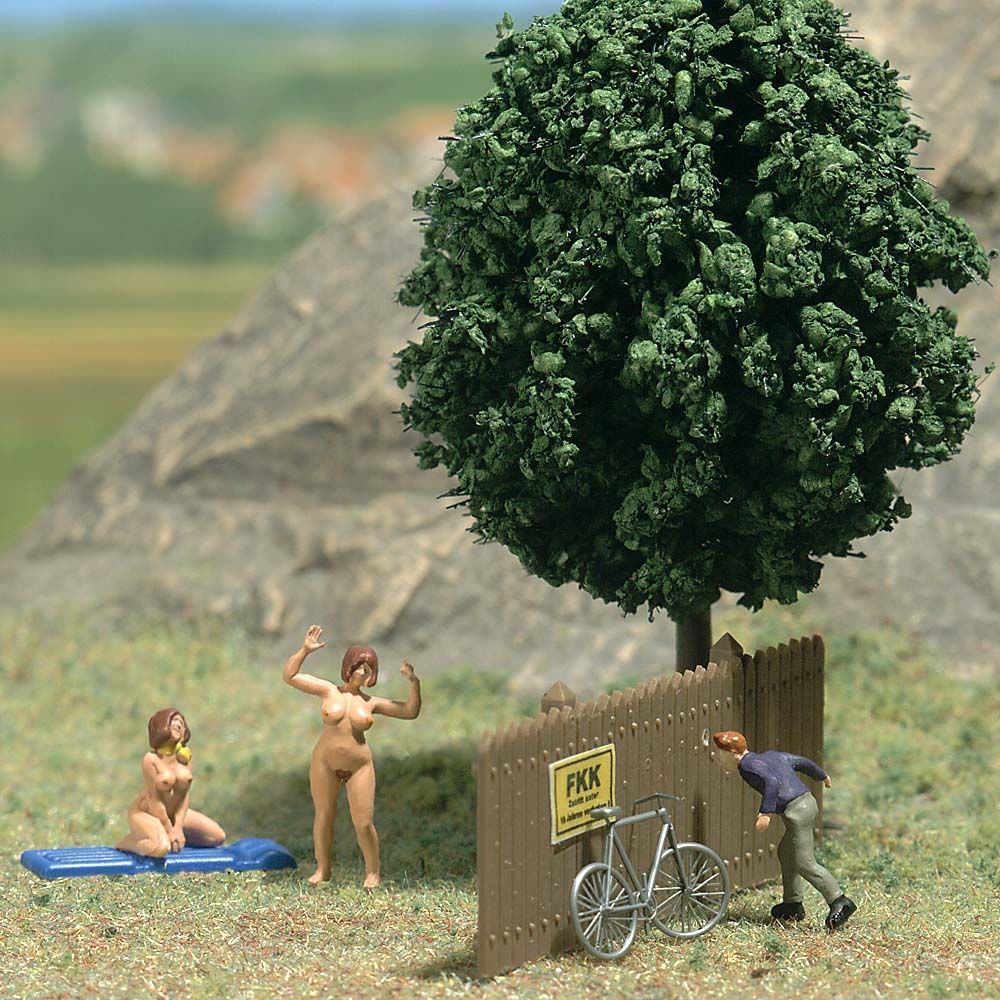 DIORAMA NUDISTE
