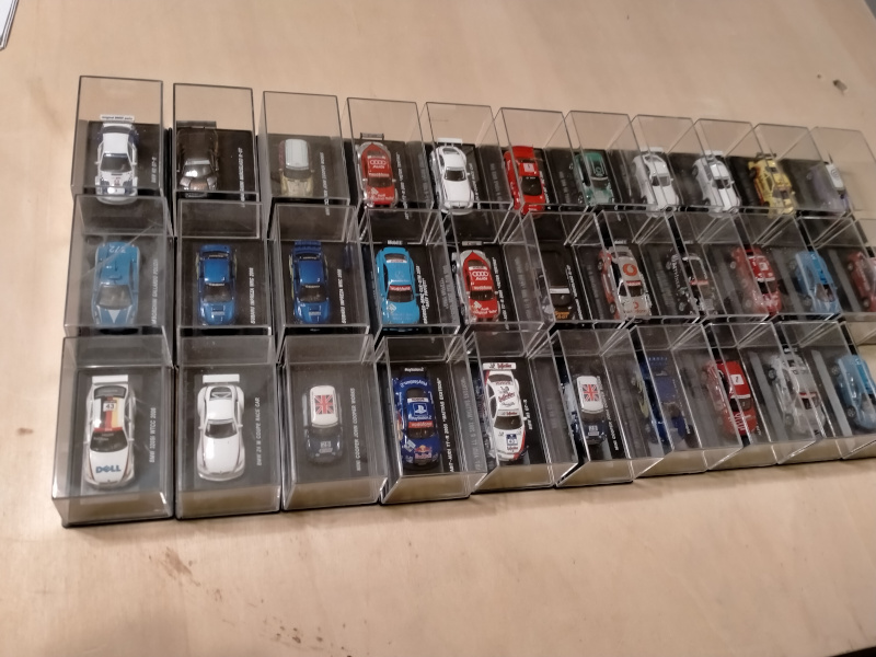 32 auto sportive assortite 1/87 in metallo Maisto