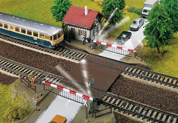 Passaggio a livello con casello ferroviario