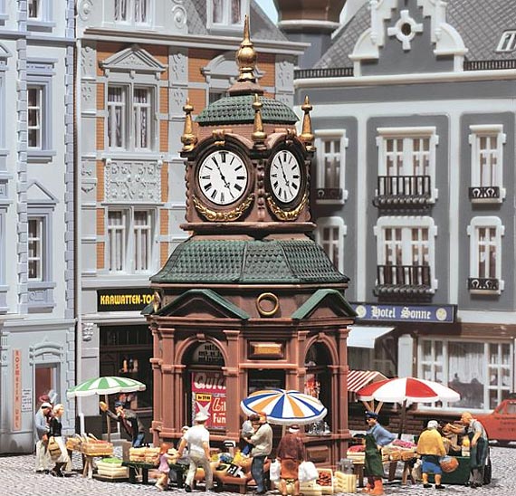 Chiosco con orologio