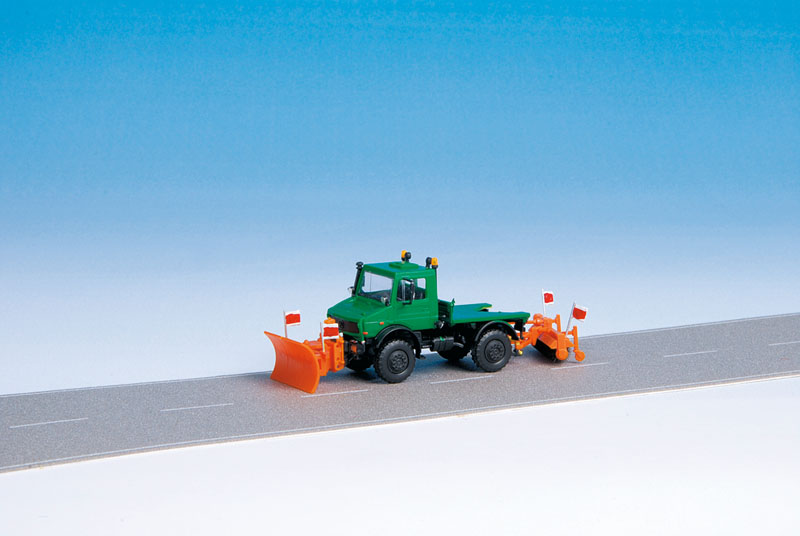 UNIMOG SPAZZANEVE