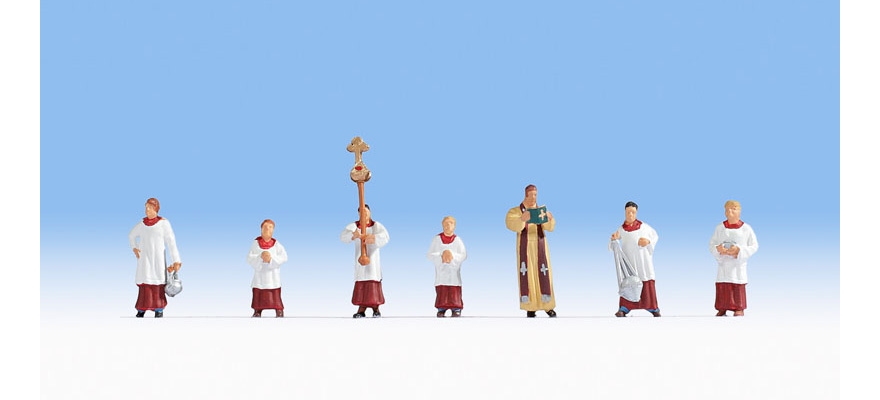 SACERDOTE CON CHIERICHETTI