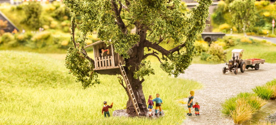 ALBERO CON CASETTA PER BAMBINI