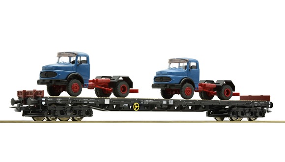 Carro a stanti e due camion, DB