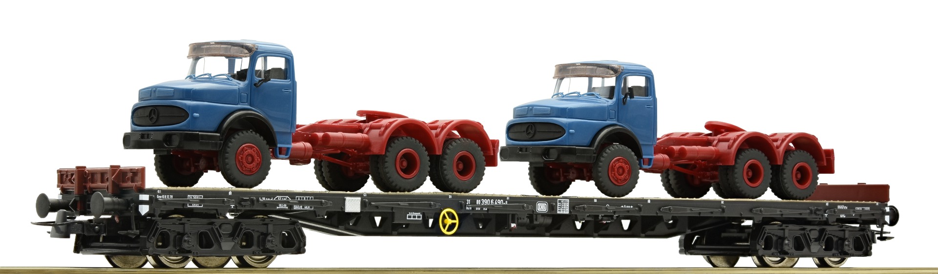 Carro a stanti e due camion, DB