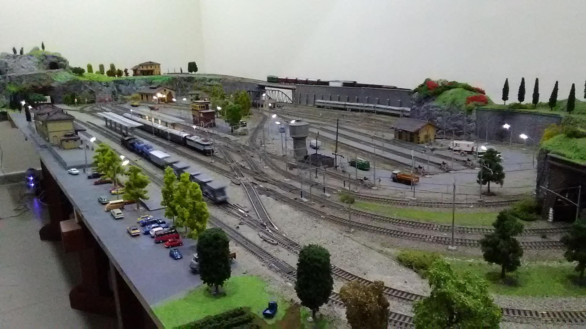 Modellismo Ferroviario Plastico Nige FS scala H0
