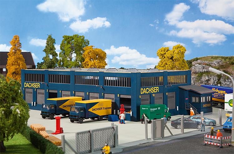 Modellismo Ferroviario Plastico Centro Spedizioni DHL, UPS scala H0